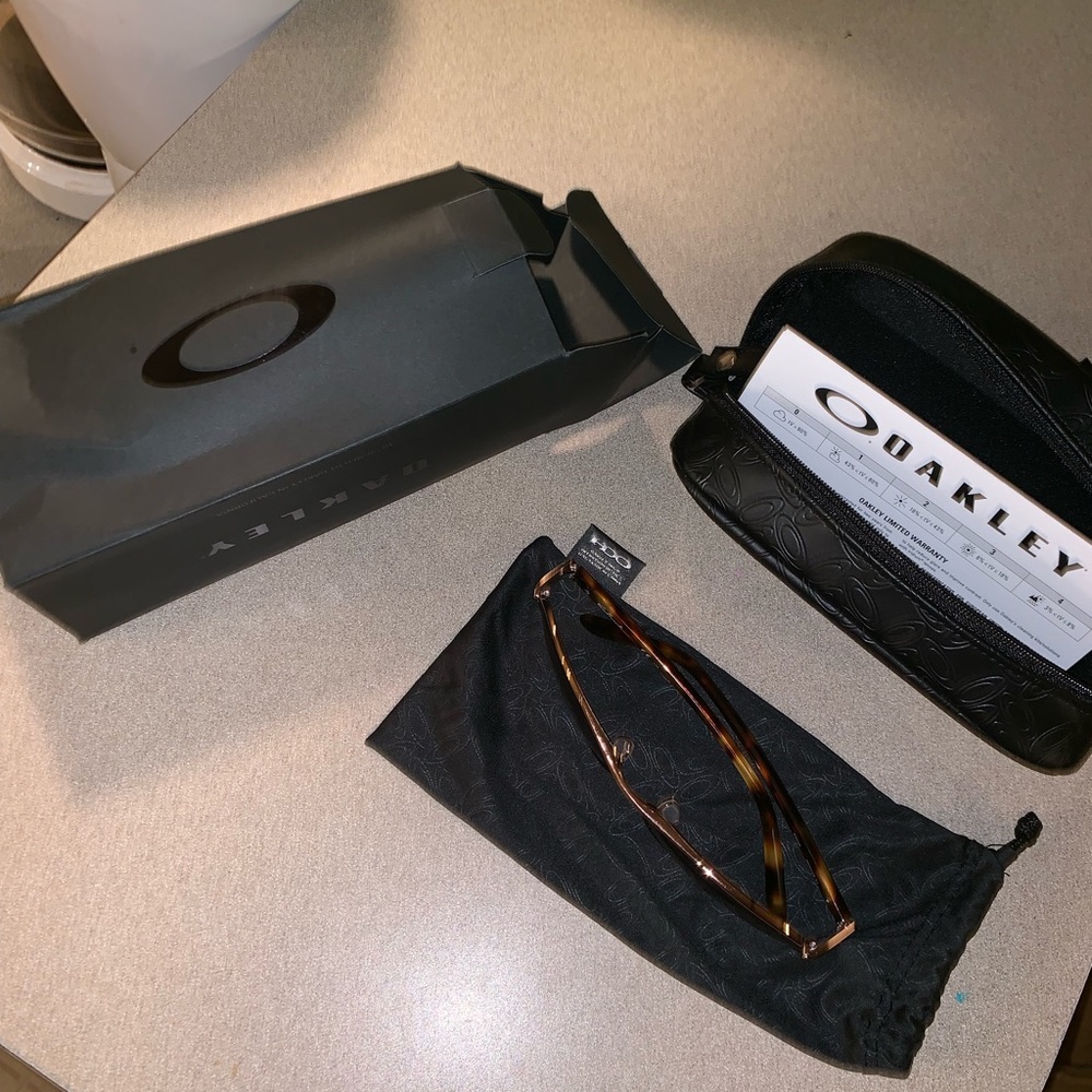 Oakley sunglasses, rose gold with prizm